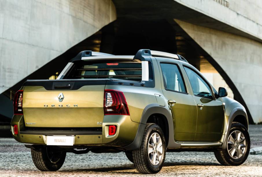 <strong>Renault Duster Oroch</strong> – A<a href="https://preprod.quatrorodas.abril.com.br/materia/renault-duster-oroch-dynamique-2-0-16v-913002/ " rel="a Oroch teve grande importância em 2015" target="_blank"> Oroch teve grande importância em 2015</a>. Criação brasileira, a picape Duster criou um novo segmento intermediário, que será ocupado também pela aguardada Fiat Toro. 