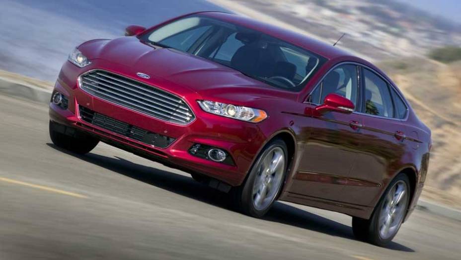 Ford Fusion: totalmente novo, o sedã virá do México com motores 2.5 flex e 2.0 Ecoboost | <a href="https://preprod.quatrorodas.abril.com.br/salao-do-automovel/2012/carros/fusion-704047.shtml" target="_blank" rel="migration">Leia mais</a>
