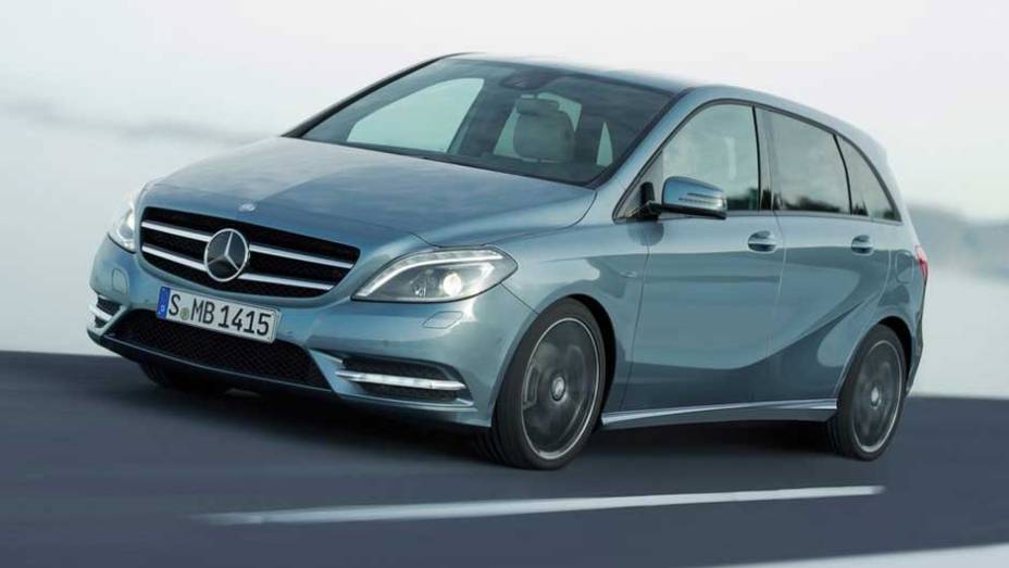 Mercedes-Benz Classe B: mais esportiva do que familiar, a minivan chega ao Brasil custando a partir de R$ 115 mil | <a href="https://preprod.quatrorodas.abril.com.br/salao-do-automovel/2012/carros/b180-703955.shtml" target="_blank" rel="migration">Leia mais</a>