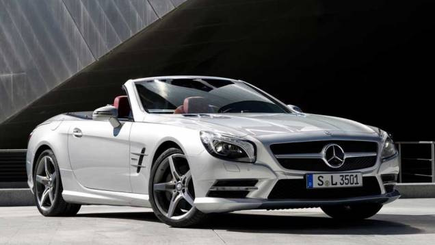 Mercedes-Benz SL: belo como sempre, o conversível será importado para o Brasil nas versões SL 500 V8 (435 cv) e SL 63 AMG (564 cv) | <a href="https://preprod.quatrorodas.abril.com.br/salao-do-automovel/2012/carros/mercedes-benz-sl-703938.shtml" target="_blank" rel="migration">Lei</a> Mercedes-Benz SL: belo como sempre, o conversível será importado para o Brasil nas versões SL 500 V8 (435 cv) e SL 63 AMG (564 cv) | <a href="https://preprod.quatrorodas.abril.com.br/salao-do-automovel/2012/carros/mercedes-benz-sl-703938.shtml" target="_blank" rel="migration">Lei</a>