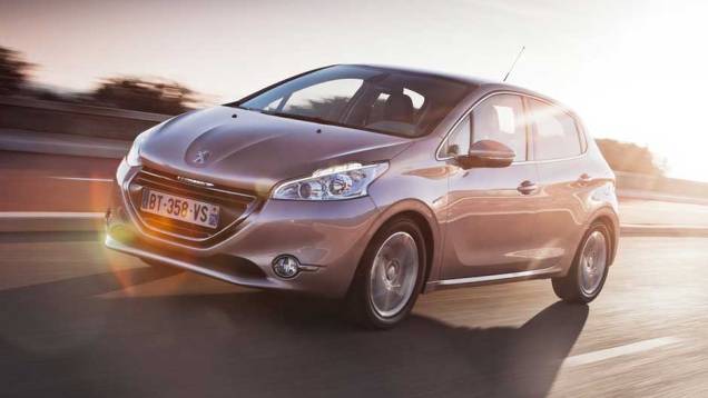 Peugeot 208: renovado, chega ao país com a missão de repetir o sucesso do 206 | <a href="https://preprod.quatrorodas.abril.com.br/salao-do-automovel/2012/carros/peugeot-208-703902.shtml" target="_blank" rel="migration">Leia mais</a> Peugeot 208: renovado, chega ao país com a missão de repetir o sucesso do 206 | <a href="https://preprod.quatrorodas.abril.com.br/salao-do-automovel/2012/carros/peugeot-208-703902.shtml" target="_blank" rel="migration">Leia mais</a>