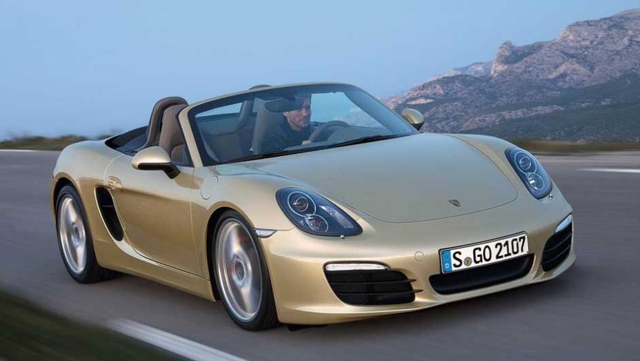 Porsche Boxster S: o motor 2.7 despeja 265 cv no asfalto, que o levam aos 277 km/h | <a href="https://preprod.quatrorodas.abril.com.br/salao-do-automovel/2012/carros/boxster-703924.shtml" target="_blank" rel="migration">Leia mais</a>