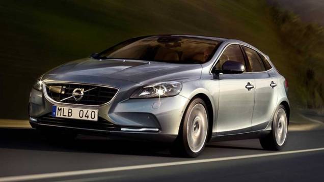 Volvo V40: seguro e bonito, o hatchback premium chega ao mercado brasileiro em 2013 | <a href="https://preprod.quatrorodas.abril.com.br/salao-do-automovel/2012/carros/v40-703905.shtml" target="_blank" rel="migration">Leia mais</a> Volvo V40: seguro e bonito, o hatchback premium chega ao mercado brasileiro em 2013 | <a href="https://preprod.quatrorodas.abril.com.br/salao-do-automovel/2012/carros/v40-703905.shtml" target="_blank" rel="migration">Leia mais</a>