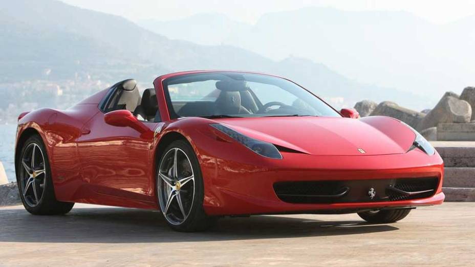Ferrari 458 Italia: se a Via Italia, importadora oficial da marca de Maranello, não terá estande no Anhembi, a Fiat resolverá este problema com a versão Spider | <a href="https://preprod.quatrorodas.abril.com.br/salao-do-automovel/2012/noticias/estande-fiat-tera-f" rel="migration"></a>