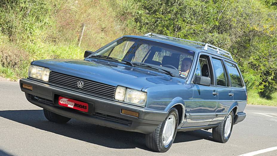 1988 - O motor 2000 de 110 cv chegou para enfrentar o Chevrolet Monza de cilindrada equivalente. De 158,5 km/h, a m&aacute;xima do Santana chegou a 167,2 km/h. A da Quantum 164,6 km/h