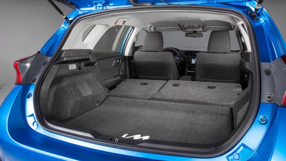 Vendas come&ccedil;am no segundo semestre com pre&ccedil;os at&eacute; US$ 20.000 | <a href="https://preprod.quatrorodas.abril.com.br/noticias/saloes/new-york-2015/scion-revela-im-versao-toyota-auris-eua-852403.shtml" rel="migration">Leia mais</a>