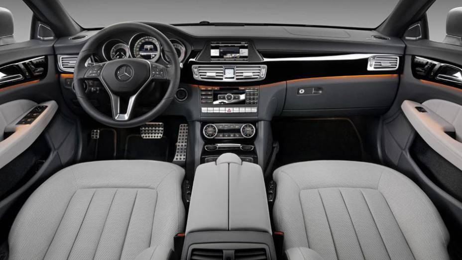 O interior preserva o (ótimo) padrão de acabamento típico da Mercedes-Benz | <a href="https://preprod.quatrorodas.abril.com.br/saloes/paris/2012/mercedes-benz-cls-shooting-brake-702440.shtml" rel="migration">Leia mais</a>