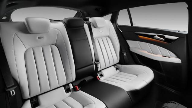 Como no cupê de quatro portas, a Shooting Brake tem quatro assentos individuais. Até há espaço para um terceiro passageiro, mas ele viajaria sem cinto de segurança | <a href="https://preprod.quatrorodas.abril.com.br/saloes/paris/2012/mercedes-benz-cls-shooting-brak" rel="migration"></a> Como no cupê de quatro portas, a Shooting Brake tem quatro assentos individuais. Até há espaço para um terceiro passageiro, mas ele viajaria sem cinto de segurança | <a href="https://preprod.quatrorodas.abril.com.br/saloes/paris/2012/mercedes-benz-cls-shooting-brak" rel="migration"></a>