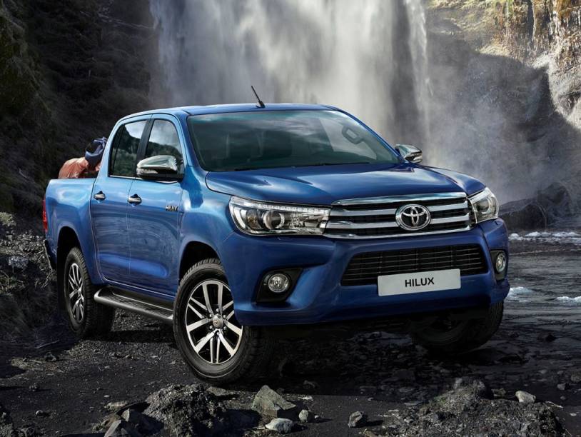 <strong>Toyota Hilux</strong> – A oitava geração da Hilux <a href="https://preprod.quatrorodas.abril.com.br/materia/toyota-apresenta-nova-hilux-motor-3-0-turbodiesel-precos-comecam-r-114-860-918763/" rel="chegou ao Brasil" target="_blank">chegou ao Brasil</a>. Com visual mais moderno, a picape ganhou uma nova versão topo de linha, SRX. Há ainda um inédito motor 2.8 turbodiesel de 177 cv e 42,8 mkgf. 