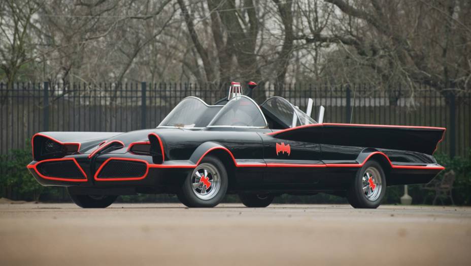 Batman (1966-1968) - Se comprometeu o rigor histórico do conceito Lincoln Futura de 1955, a produção da série lhe deu a customização de George Barris que lhe rendeu fama internacional. Batman (1966-1968) - Se comprometeu o rigor histórico do conceito Lincoln Futura de 1955, a produção da série lhe deu a customização de George Barris que lhe rendeu fama internacional.