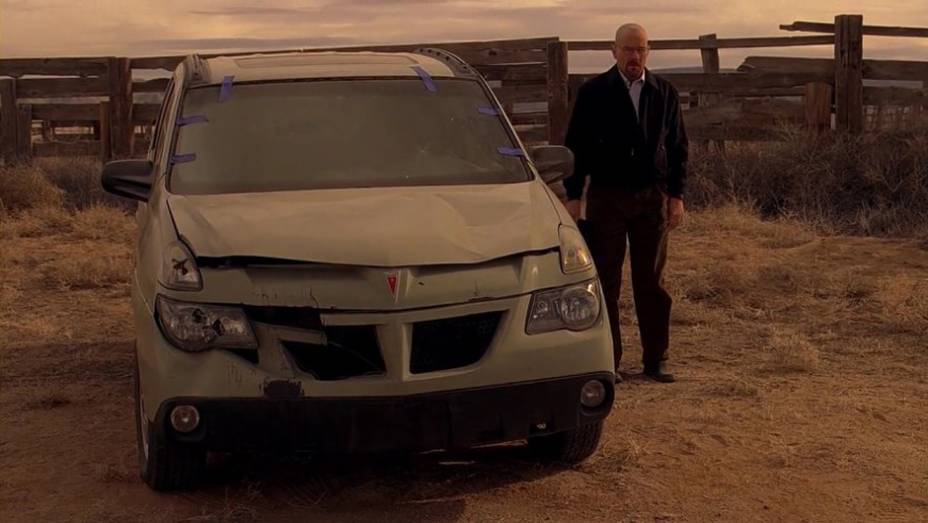 Breaking Bad (2008-2013) - Um professor química do ensino médio é diagnosticado com câncer e se torna traficante. Que melhor carro que um Pontiac Aztek para complementar a lista de infortúnios? Breaking Bad (2008-2013) - Um professor química do ensino médio é diagnosticado com câncer e se torna traficante. Que melhor carro que um Pontiac Aztek para complementar a lista de infortúnios?