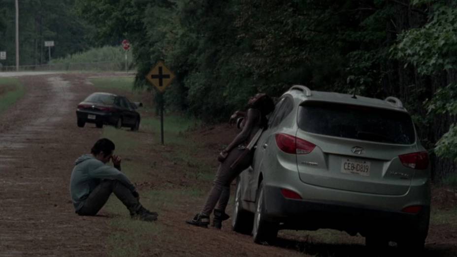 The Walking Dead (2010-) - Num mundo tomado por zumbis, um policial lidera uma turma de sobreviventes. Parece um cenário inóspito, mas a Hyundai aproveitou para divulgar bastante a atual geração do Tucson (ix35). The Walking Dead (2010-) - Num mundo tomado por zumbis, um policial lidera uma turma de sobreviventes. Parece um cenário inóspito, mas a Hyundai aproveitou para divulgar bastante a atual geração do Tucson (ix35).