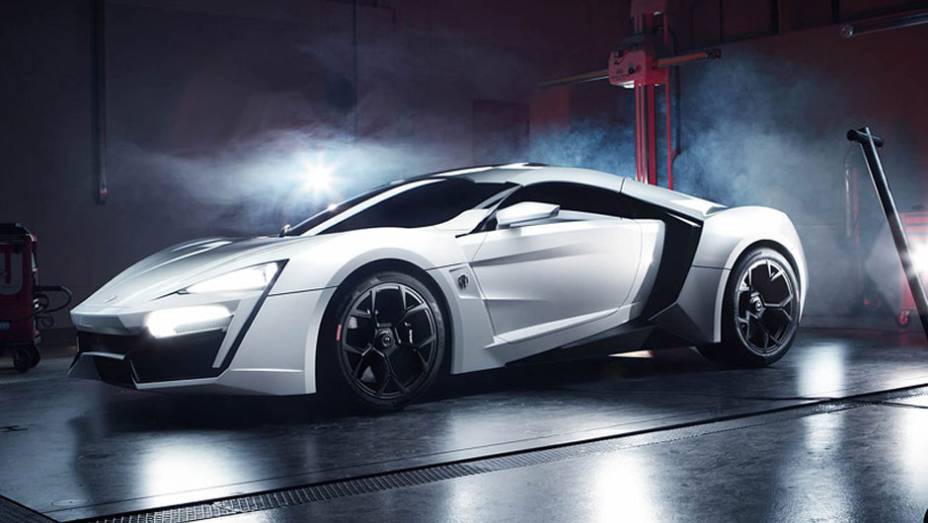 Velozes e Furiosos 7 traz uma nova leva de carrões às telas do cinema, como o desconhecido (e possante) Lykan HyperSport (acima); veja a seguir outras máquinas | <a href="https://preprod.quatrorodas.abril.com.br/galerias/especiais/gatas-velozes-furiosos-852096.shtm" rel="migration"></a>