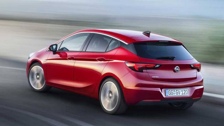 As linhas foram inspiradas no carro-conceito Monza | <a href="https://preprod.quatrorodas.abril.com.br/noticias/fabricantes/opel-revela-novo-astra-871821.shtml" rel="migration">Leia mais</a>