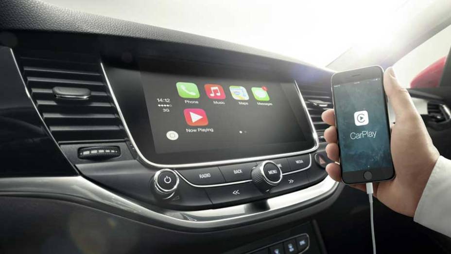 A central multimídia é completa e oferece suporte a Android Auto e CarPlay | <a href="https://preprod.quatrorodas.abril.com.br/noticias/fabricantes/opel-revela-novo-astra-871821.shtml" rel="migration">Leia mais</a>