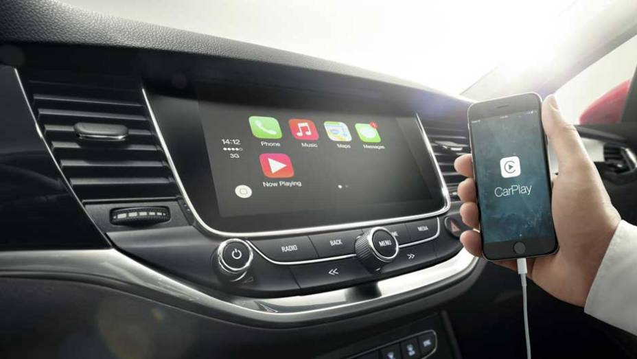 A central multim&iacute;dia &eacute; completa e oferece suporte a Android Auto e CarPlay | <a href="https://preprod.quatrorodas.abril.com.br/noticias/fabricantes/opel-revela-novo-astra-871821.shtml" rel="migration">Leia mais</a>