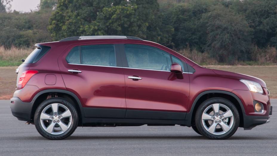 N&atilde;o ser&atilde;o poucos os que chamar&atilde;o o Tracker de mini-Captiva: alguns detalhes lembram o SUV m&eacute;dio da marca | <a href="https://preprod.quatrorodas.abril.com.br/carros/lancamentos/novo-chevrolet-tracker-755811.shtml" rel="migration">Leia mais</a>
