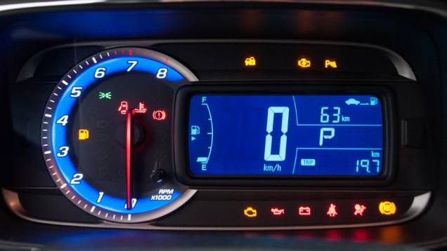 Painel com conta-giros analógico e velocímetro digital já é utilizado em vários modelos da GM | <a href="https://preprod.quatrorodas.abril.com.br/carros/lancamentos/novo-chevrolet-tracker-755811.shtml" rel="migration">Leia mais</a> Painel com conta-giros analógico e velocímetro digital já é utilizado em vários modelos da GM | <a href="https://preprod.quatrorodas.abril.com.br/carros/lancamentos/novo-chevrolet-tracker-755811.shtml" rel="migration">Leia mais</a>