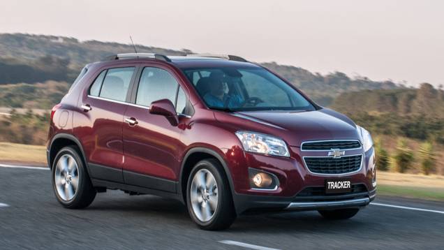 O Tracker LTZ sai por R$ 71.990 sem opcionais; completo, chega a R$ 75.490 | <a href="https://preprod.quatrorodas.abril.com.br/carros/lancamentos/novo-chevrolet-tracker-755811.shtml" rel="migration">Leia mais</a> O Tracker LTZ sai por R$ 71.990 sem opcionais; completo, chega a R$ 75.490 | <a href="https://preprod.quatrorodas.abril.com.br/carros/lancamentos/novo-chevrolet-tracker-755811.shtml" rel="migration">Leia mais</a>