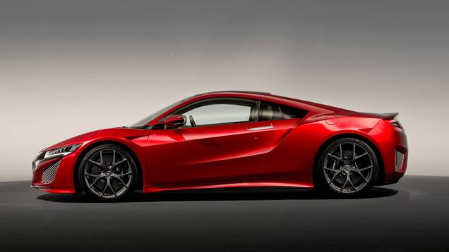 O superesportivo é híbrido, equipado com um motor V6 a gasolina e outros três a eletricidade | <a href="https://preprod.quatrorodas.abril.com.br/noticias/saloes/genebra-2015/honda-revela-nsx-europeu-842884.shtml" target="_blank" rel="migration">Leia mais</a> O superesportivo é híbrido, equipado com um motor V6 a gasolina e outros três a eletricidade | <a href="https://preprod.quatrorodas.abril.com.br/noticias/saloes/genebra-2015/honda-revela-nsx-europeu-842884.shtml" target="_blank" rel="migration">Leia mais</a>