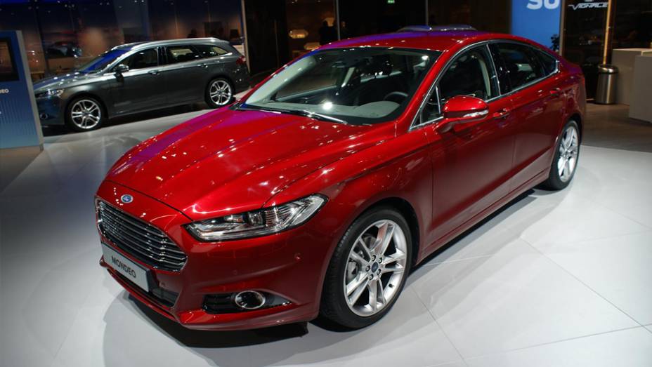 Carro chega para rivalizar com VW Passat | <a href="https://preprod.quatrorodas.abril.com.br/noticias/saloes/paris-2014/ford-mostra-mondeo-europeu-salao-paris-804106.shtml" rel="migration">Leia mais</a>