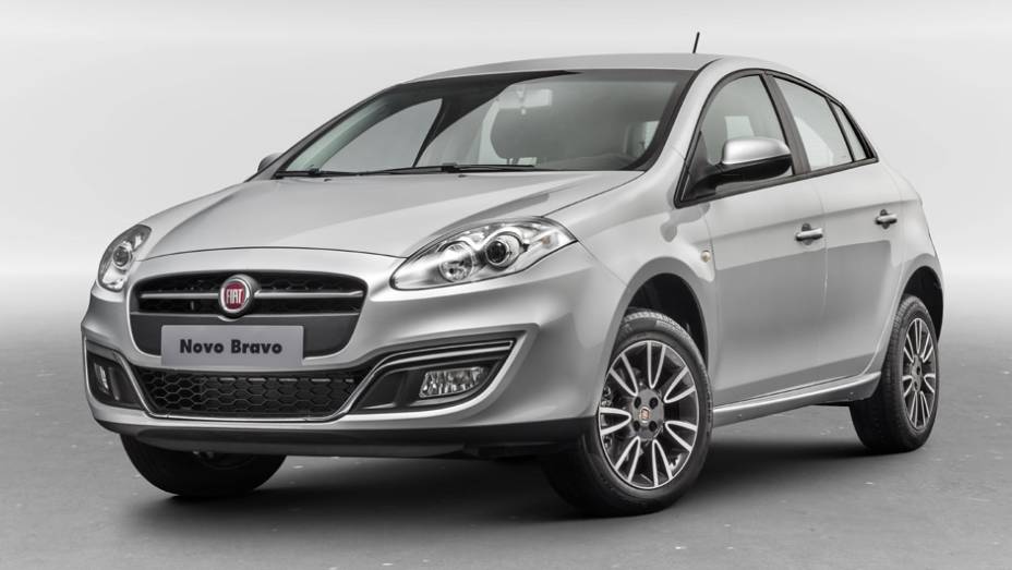 A Fiat j&aacute; est&aacute; em 2016 com o Bravo, que sofreu uma leve reestiliza&ccedil;&atilde;o | <a href="https://preprod.quatrorodas.abril.com.br/noticias/fabricantes/fiat-lanca-bravo-reestilizado-831820.shtml" rel="migration">Leia mais</a>