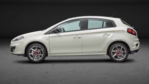 Olhando de lado só as rodas são novas; o resto é tudo como em 2010 | <a href="https://preprod.quatrorodas.abril.com.br/noticias/fabricantes/fiat-lanca-bravo-reestilizado-831820.shtml" rel="migration">Leia mais</a> Olhando de lado só as rodas são novas; o resto é tudo como em 2010 | <a href="https://preprod.quatrorodas.abril.com.br/noticias/fabricantes/fiat-lanca-bravo-reestilizado-831820.shtml" rel="migration">Leia mais</a>