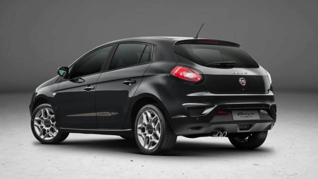 Saias laterais, rodas aro 17 e ponteira dupla identificam a versão | <a href="https://preprod.quatrorodas.abril.com.br/noticias/fabricantes/fiat-lanca-bravo-reestilizado-831820.shtml" rel="migration">Leia mais</a> Saias laterais, rodas aro 17 e ponteira dupla identificam a versão | <a href="https://preprod.quatrorodas.abril.com.br/noticias/fabricantes/fiat-lanca-bravo-reestilizado-831820.shtml" rel="migration">Leia mais</a>