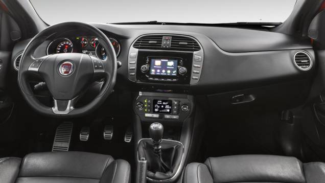 Interior traz central multimídia com tela de cinco polegadas em todas as versões | <a href="https://preprod.quatrorodas.abril.com.br/noticias/fabricantes/fiat-lanca-bravo-reestilizado-831820.shtml" rel="migration">Leia mais</a> Interior traz central multimídia com tela de cinco polegadas em todas as versões | <a href="https://preprod.quatrorodas.abril.com.br/noticias/fabricantes/fiat-lanca-bravo-reestilizado-831820.shtml" rel="migration">Leia mais</a>
