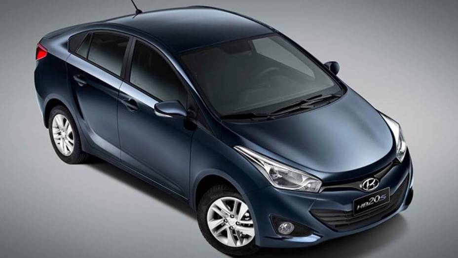 Os far&oacute;is espichados e a profus&atilde;o de vincos devem faz&ecirc;-lo ser comparado com o Elantra | <a href="https://preprod.quatrorodas.abril.com.br/noticias/fabricantes/hyundai-hb20-seda-chega-r-39-495-735145.shtml" rel="migration">Leia mais</a>