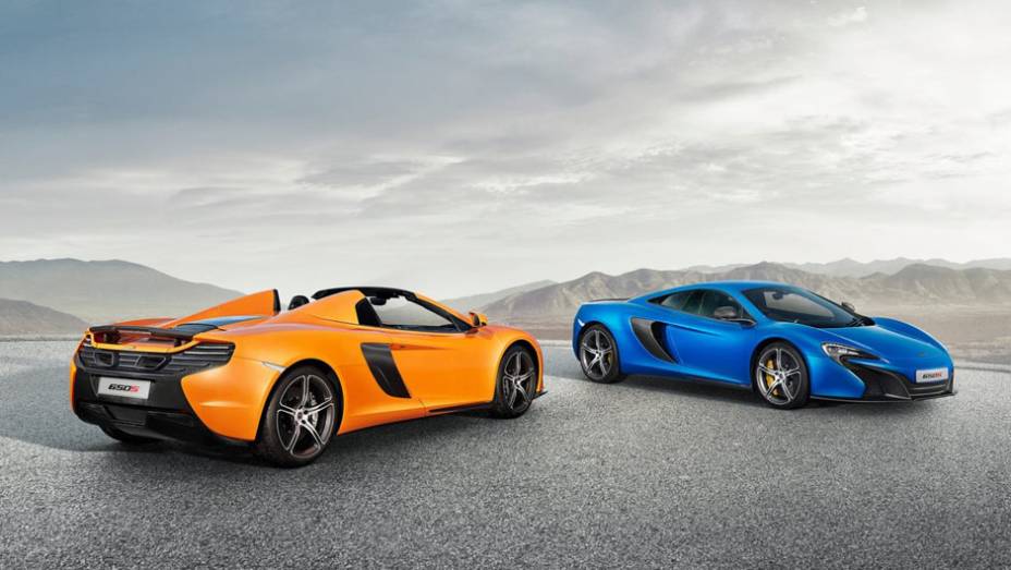 Adrenalina em dose dupla: além do 650S Coupé (carro azul), a McLaren mostra o 650S Spider em Genebra | <a href="https://preprod.quatrorodas.abril.com.br/noticias/saloes/genebra-2014/mclaren-revela-650s-spider-775286.shtml" rel="migration">Leia mais</a>