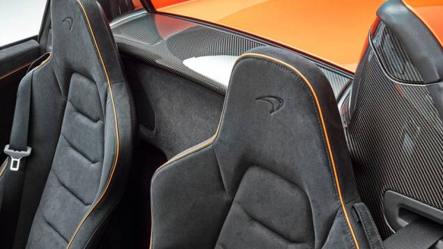 Os bancos esportivos do tipo concha seguram os ocupantes | <a href="https://preprod.quatrorodas.abril.com.br/noticias/saloes/genebra-2014/mclaren-revela-650s-spider-775286.shtml" rel="migration">Leia mais</a> Os bancos esportivos do tipo concha seguram os ocupantes | <a href="https://preprod.quatrorodas.abril.com.br/noticias/saloes/genebra-2014/mclaren-revela-650s-spider-775286.shtml" rel="migration">Leia mais</a>