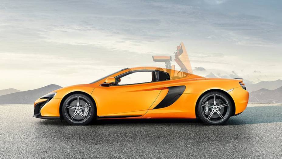 São necessários apenas 3 segundos para o carro ir de 0 a 100 km/h; a velocidade final é de 328 km/h | <a href="https://preprod.quatrorodas.abril.com.br/noticias/saloes/genebra-2014/mclaren-revela-650s-spider-775286.shtml" rel="migration">Leia mais</a>