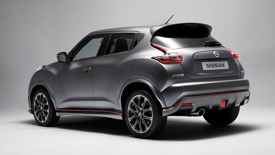 As rodas de liga leve são exclusivas e a traseira tem um extrator embutido no para-choque | <a href="https://preprod.quatrorodas.abril.com.br/noticias/saloes/genebra-2014/nissan-renova-crossover-juke-775338.shtml" rel="migration">Leia mais</a>