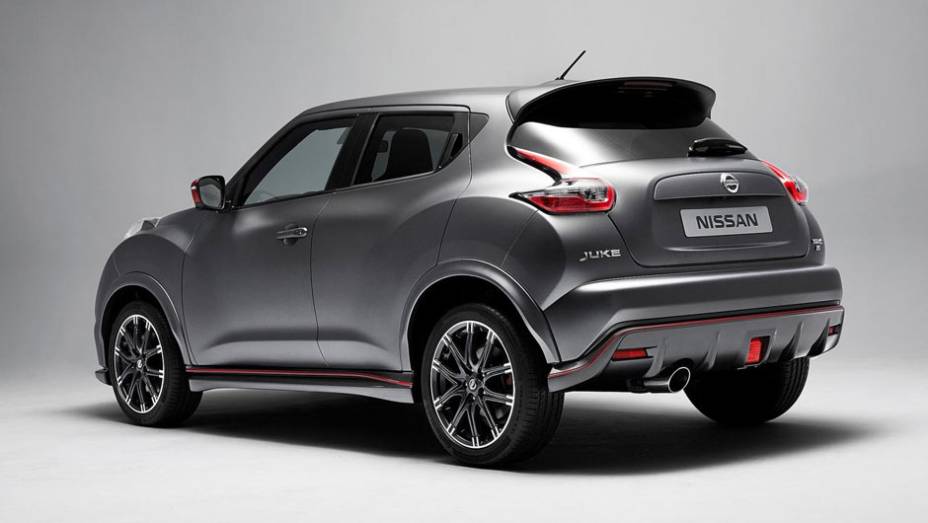 As rodas de liga leve s&atilde;o exclusivas e a traseira tem um extrator embutido no para-choque | <a href="https://preprod.quatrorodas.abril.com.br/noticias/saloes/genebra-2014/nissan-renova-crossover-juke-775338.shtml" rel="migration">Leia mais</a>