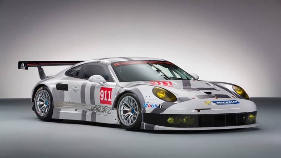 O outro &eacute; o 911 RSR| <a href="https://preprod.quatrorodas.abril.com.br/noticias/saloes/genebra-2014/porsche-apresenta-carro-busca-titulo-775344.shtml" rel="migration">Leia mais</a>