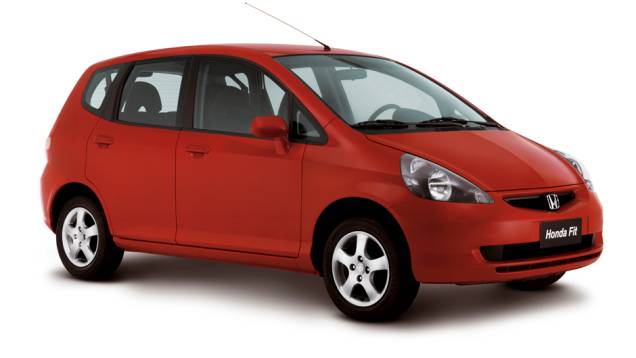 Abril de 2003: a primeira geração do Fit chega ao Brasil, nas versões LX e LXL, com motorização 1.4 de 80 cv e dois tipos de transmissão: manual de cinco marchas e automática CVT | <a href="%20https://preprod.quatrorodas.abril.com.br/noticias/fabricantes/honda-antec" rel="migration"></a> Abril de 2003: a primeira geração do Fit chega ao Brasil, nas versões LX e LXL, com motorização 1.4 de 80 cv e dois tipos de transmissão: manual de cinco marchas e automática CVT | <a href="%20https://preprod.quatrorodas.abril.com.br/noticias/fabricantes/honda-antec" rel="migration"></a>