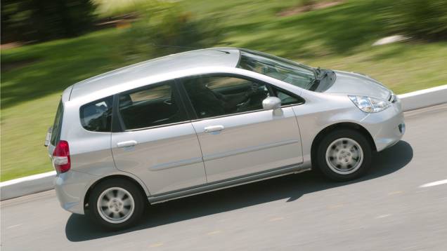 O modelo surpreendia pelo sistema de rebatimento do banco traseiro chamado de ULT (Utility, Long e Tall), que oferece mais de 10 configurações dos assentos para transportar objetos altos e compridos | <a href="%20https://preprod.quatrorodas.abril.com.br/noticias/fab" rel="migration"></a> O modelo surpreendia pelo sistema de rebatimento do banco traseiro chamado de ULT (Utility, Long e Tall), que oferece mais de 10 configurações dos assentos para transportar objetos altos e compridos | <a href="%20https://preprod.quatrorodas.abril.com.br/noticias/fab" rel="migration"></a>