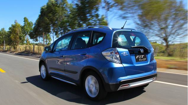 Outubro de 2012: a Honda apresenta o Fit Twist. A novidade segue a receita dos aventureiros urbanos, com lanternas translúcidas e molduras plásticas nos para-lamas. O motor é o conhecido 1.5 i-VTEC flex | <a href="%20https://preprod.quatrorodas.abril.com.br/noticias" rel="migration"></a> Outubro de 2012: a Honda apresenta o Fit Twist. A novidade segue a receita dos aventureiros urbanos, com lanternas translúcidas e molduras plásticas nos para-lamas. O motor é o conhecido 1.5 i-VTEC flex | <a href="%20https://preprod.quatrorodas.abril.com.br/noticias" rel="migration"></a>