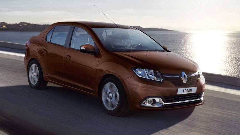 Fala a verdade: voc&ecirc; diria que este carro &eacute; o Logan? Pois &eacute;, ele mudou bastante... | <a href="https://preprod.quatrorodas.abril.com.br/carros/lancamentos/renault-logan-759221.shtml" rel="migration">Leia mais</a>