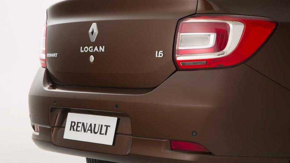 O novo Logan &eacute; uma (pesada) reestiliza&ccedil;&atilde;o do antigo modelo | <a href="https://preprod.quatrorodas.abril.com.br/carros/lancamentos/renault-logan-759221.shtml" rel="migration">Leia mais</a>
