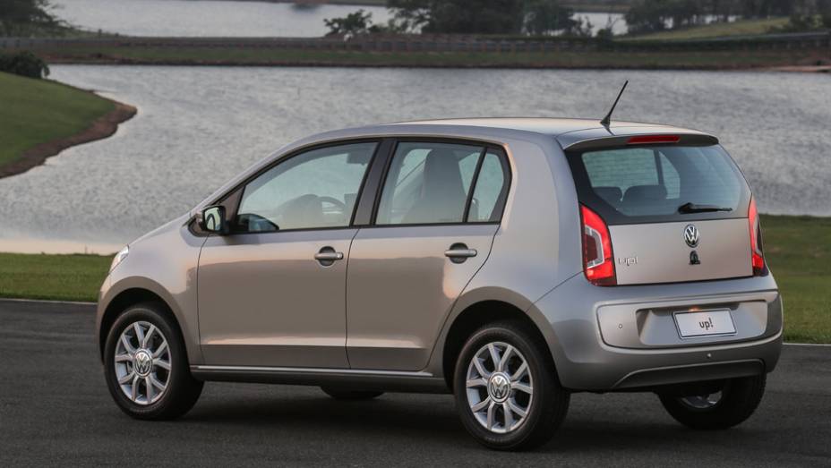 As rodas de liga leve aro 14 foram batizadas pela VW de São Paulo | <a href="https://preprod.quatrorodas.abril.com.br/carros/lancamentos/volkswagen-up-772368.shtml" rel="migration">Leia mais</a>