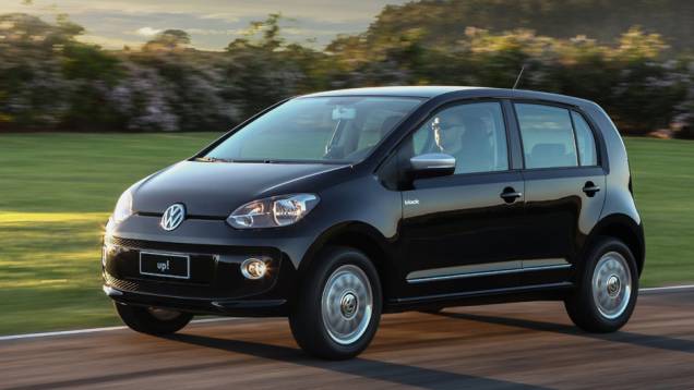 Eis a versão mais cara do up!, que a VW divide em três versões, disponível por R$ 39.390. A única diferença entre elas está apenas na cor, como indicam os nomes white, red e black; esta é a black up! | <a href="https://preprod.quatrorodas.abril.com.br/carros/lanca" rel="migration"></a> Eis a versão mais cara do up!, que a VW divide em três versões, disponível por R$ 39.390. A única diferença entre elas está apenas na cor, como indicam os nomes white, red e black; esta é a black up! | <a href="https://preprod.quatrorodas.abril.com.br/carros/lanca" rel="migration"></a>