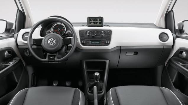 O interior tem apliques na mesma tonalidade do exterior e vários itens estéticos que deixam a cabine mais agradável de se ver | <a href="https://preprod.quatrorodas.abril.com.br/carros/lancamentos/volkswagen-up-772368.shtml" rel="migration">Leia mais</a> O interior tem apliques na mesma tonalidade do exterior e vários itens estéticos que deixam a cabine mais agradável de se ver | <a href="https://preprod.quatrorodas.abril.com.br/carros/lancamentos/volkswagen-up-772368.shtml" rel="migration">Leia mais</a>