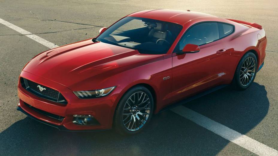 Há quem veja semelhanças entre ele e o novo Fusion vendido aqui... | <a href="https://preprod.quatrorodas.abril.com.br/carros/lancamentos/ford-mustang-2015-762332.shtml" rel="migration">Leia mais</a>