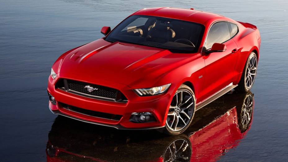 O esportivo será vendido com três opções de motorização: V6, EcoBoost e V8 | <a href="https://preprod.quatrorodas.abril.com.br/carros/lancamentos/ford-mustang-2015-762332.shtml" rel="migration">Leia mais</a>