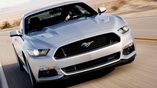 O capô ganhou vincos e os para-lamas foram alargados | <a href="https://preprod.quatrorodas.abril.com.br/carros/lancamentos/ford-mustang-2015-762332.shtml" rel="migration">Leia mais</a> O capô ganhou vincos e os para-lamas foram alargados | <a href="https://preprod.quatrorodas.abril.com.br/carros/lancamentos/ford-mustang-2015-762332.shtml" rel="migration">Leia mais</a>