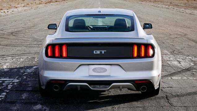 A suspensão traseira agora é independente, melhorando sua pilotagem em altas velocidades | <a href="https://preprod.quatrorodas.abril.com.br/carros/lancamentos/ford-mustang-2015-762332.shtml" rel="migration">Leia mais</a> A suspensão traseira agora é independente, melhorando sua pilotagem em altas velocidades | <a href="https://preprod.quatrorodas.abril.com.br/carros/lancamentos/ford-mustang-2015-762332.shtml" rel="migration">Leia mais</a>