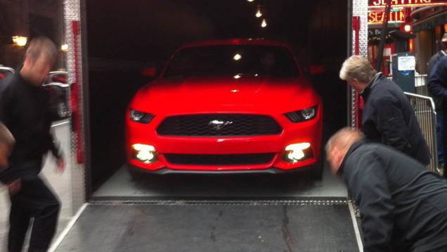 A Ford apresentou nesta quinta-feira, 5 de dezembro, o novo Mustang simultaneamente em cinco lugares do mundo; QUATRO RODAS acompanhou a revelação na Times Square, em Nova York (EUA) | <a href="https://preprod.quatrorodas.abril.com.br/carros/lancamentos/ford-musta" rel="migration"></a> A Ford apresentou nesta quinta-feira, 5 de dezembro, o novo Mustang simultaneamente em cinco lugares do mundo; QUATRO RODAS acompanhou a revelação na Times Square, em Nova York (EUA) | <a href="https://preprod.quatrorodas.abril.com.br/carros/lancamentos/ford-musta" rel="migration"></a>