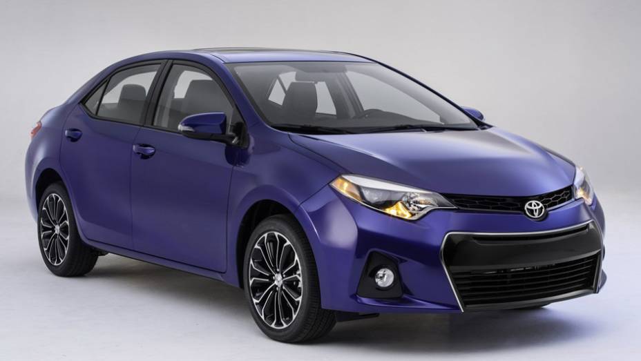 A versão esportiva S ganhou design ainda mais agressivo, com direito a kit aerodinâmico bastante parecido com o do conceito Corolla Furia | <a href="https://preprod.quatrorodas.abril.com.br/noticias/fabricantes/toyota-mostra-novo-corolla-743409.shtml" rel="migration">Leia mais</a>